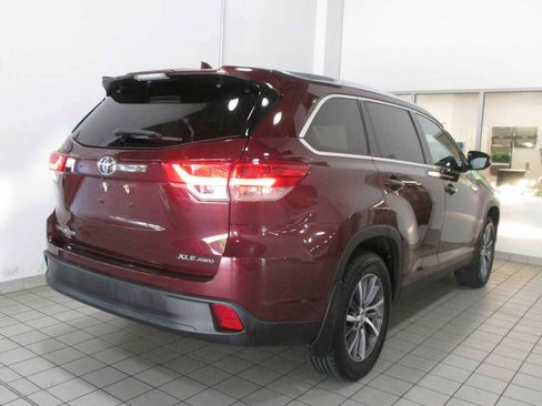 Used 2019 Toyota Highlander XLE image 9