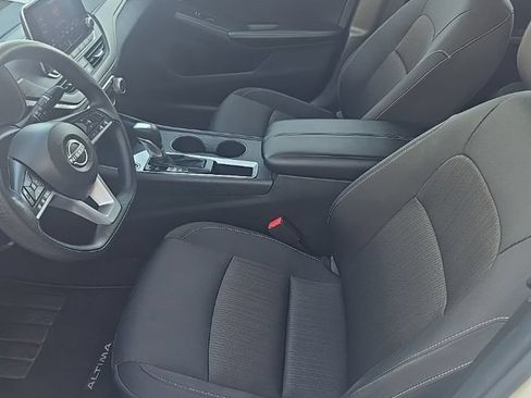 Used 2025 Nissan Altima 2.5 SV FWD image 16