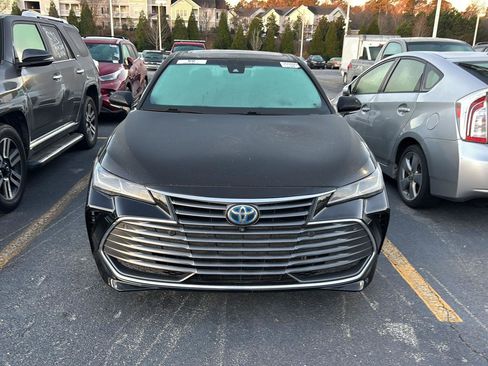 Used 2022 Toyota Avalon Limited image 3