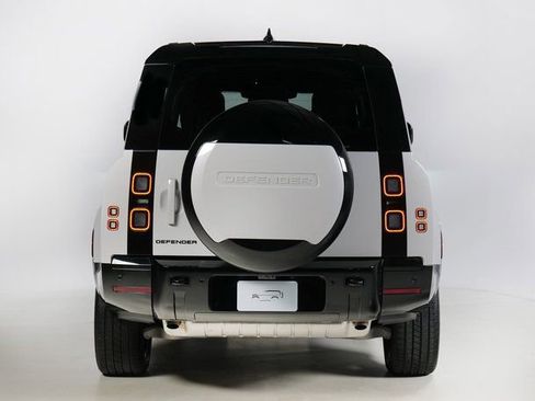New 2026 Land Rover Defender 130 X-Dynamic SE image 7