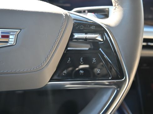 Used 2025 Cadillac Escalade Sport Platinum w/ LPO, ONYX Package image 22