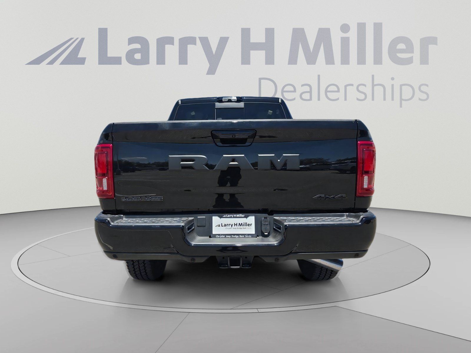 New 2026 RAM 2500 Laramie w/ Night Edition AWD/4WD image 4