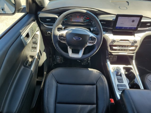 Used 2023 Ford Explorer XLT w/ Equipment Group 202A RWD image 13