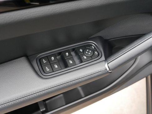Used 2023 Porsche Cayenne AWD/4WD image 19