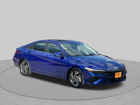 Used 2025 Hyundai Elantra SEL FWD image 7