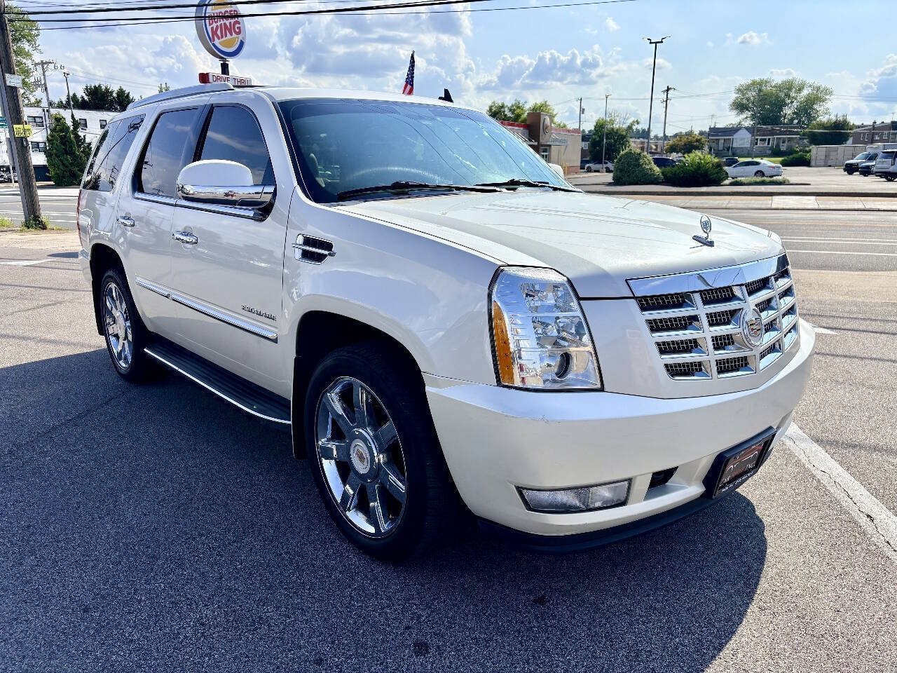 Used 2014 Cadillac Escalade Luxury AWD/4WD image 8