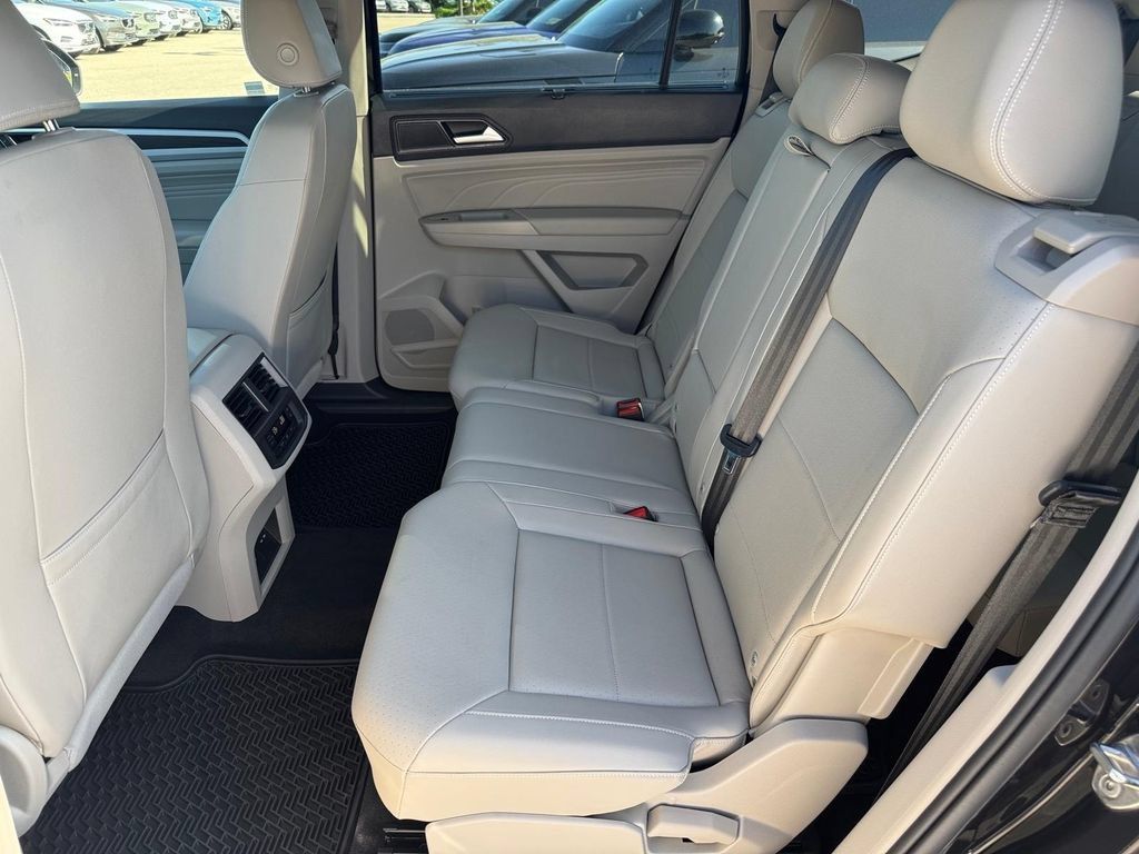 Used 2023 Volkswagen Atlas SE AWD/4WD image 9