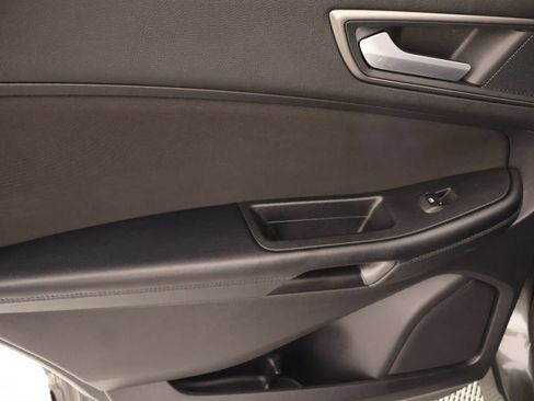 Used 2018 Ford Edge SE FWD image 15
