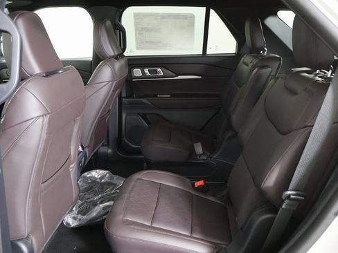 New 2026 Ford Explorer Platinum image 17