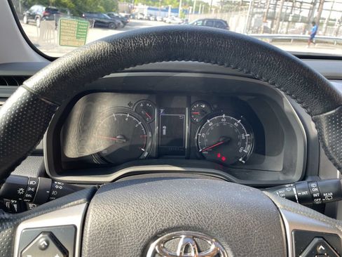 Used 2023 Toyota 4Runner SR5 Premium w/ Moonroof Package AWD/4WD image 17