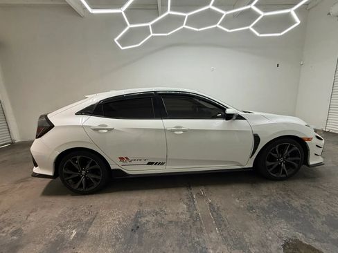 Used 2018 Honda Civic Sport image 12