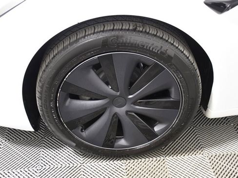 Used 2022 Tesla Model S image 11