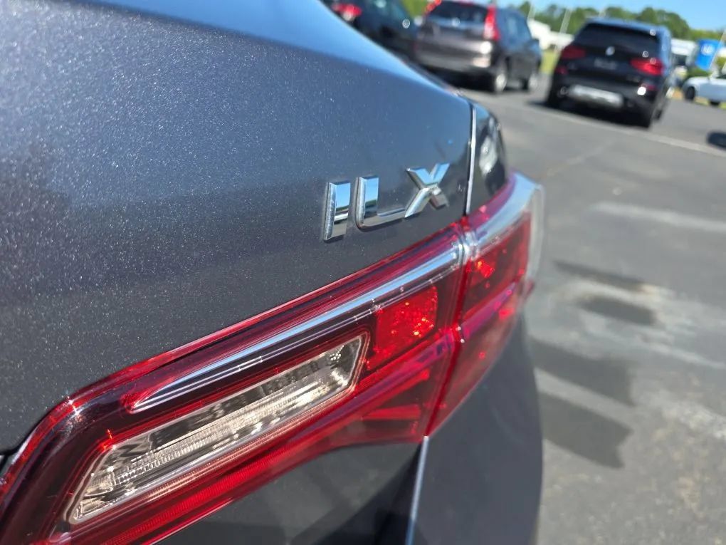 Used 2017 Acura ILX FWD image 11