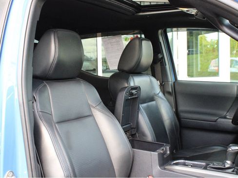 Used 2019 Toyota Tacoma TRD Sport AWD/4WD image 27