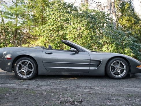 Used 2003 Chevrolet Corvette Convertible w/ Preferred Equipment Group1 image 9