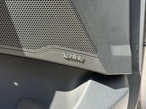 Used 2014 Hyundai Azera Limited w/ Option Group 02 FWD image 18