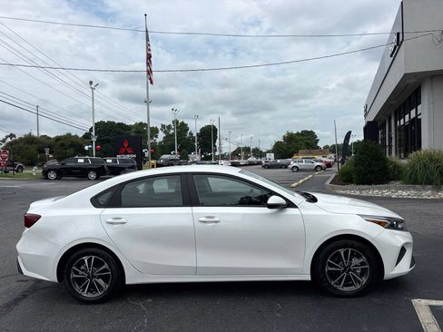 Used 2024 Kia Forte LXS w/ LXS Technology Package FWD image 2
