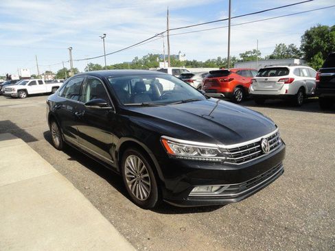 Used 2016 Volkswagen Passat 1.8T SE w/ Lighting Package (P06) FWD image 5
