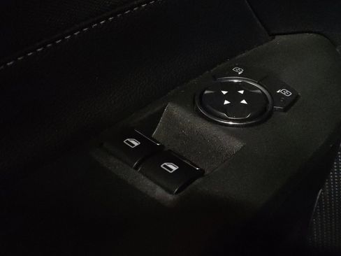 Used 2018 Ford Mustang Coupe w/ Equipment Group 101A RWD image 27