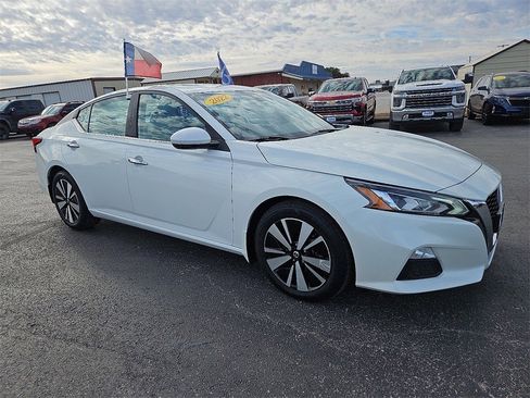 Used 2022 Nissan Altima 2.5 SV w/ SV Premium Package image 9