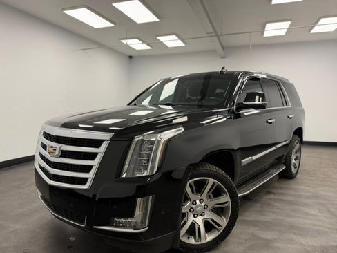 Used 2017 Cadillac Escalade Luxury AWD/4WD image 3