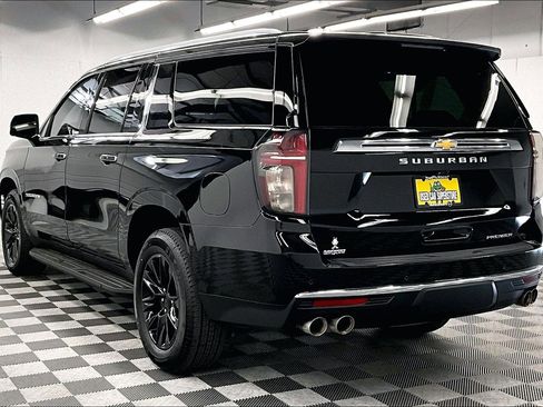 Used 2023 Chevrolet Suburban Premier AWD/4WD image 3