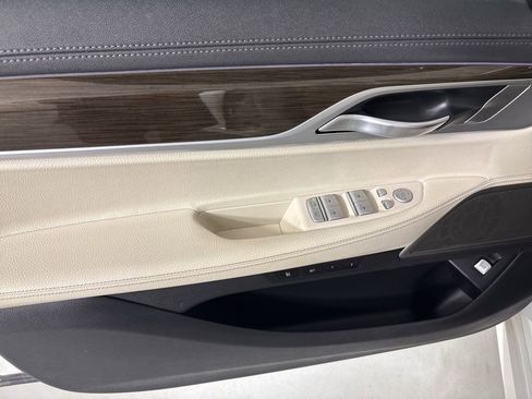 Used 2020 BMW 740i image 14