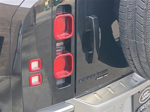 Used 2020 Land Rover Defender 110 HSE image 36