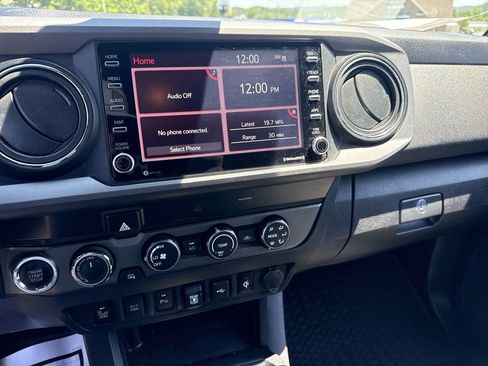 Used 2020 Toyota Tacoma TRD Off-Road w/ Technology Package AWD/4WD image 12