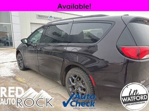 Used 2018 Chrysler Pacifica Touring-L w/ Premium Audio Group image 4