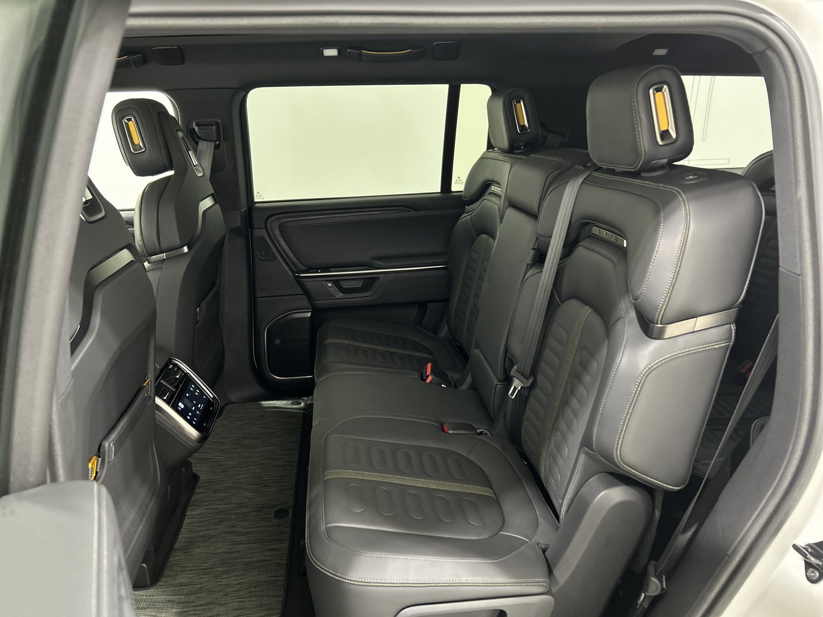 Used 2025 Rivian R1S Adventure Dual AWD/4WD image 21