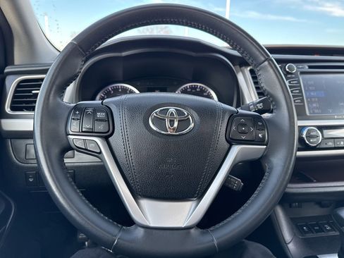 Used 2016 Toyota Highlander XLE image 12