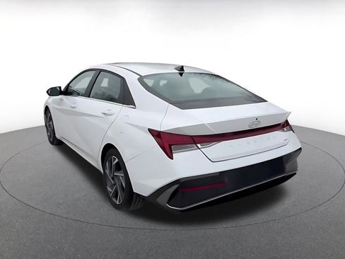 Used 2025 Hyundai Elantra Limited image 11