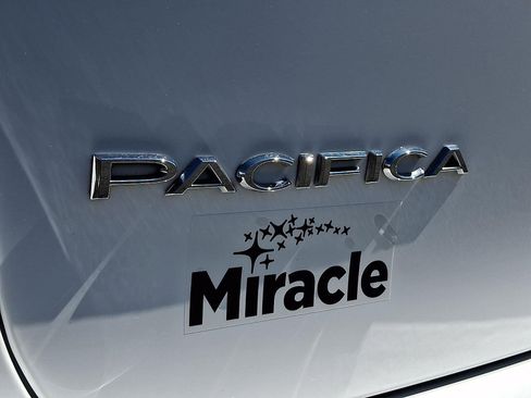 Used 2024 Chrysler Pacifica Limited FWD image 31