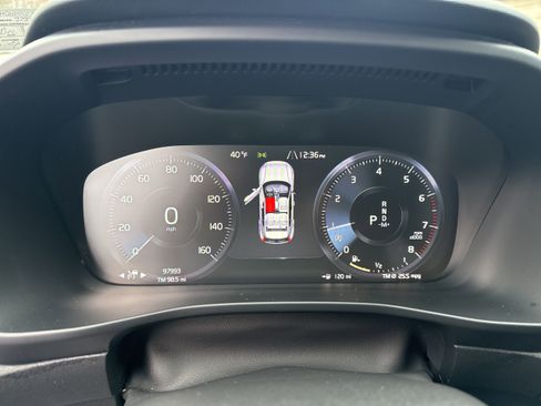 Used 2019 Volvo XC40 T5 Momentum image 15