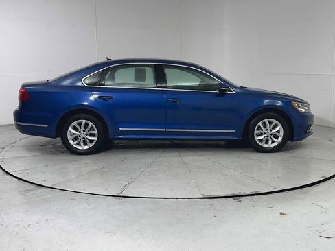 Used 2016 Volkswagen Passat 1.8T image 9