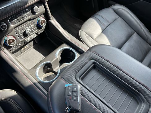 Used 2023 Chevrolet Suburban RST w/ Luxury Package image 17