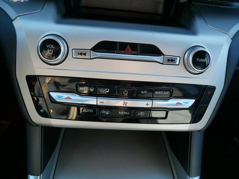 Certified 2022 Ford Explorer XLT w/ Equipment Group 202A image 26