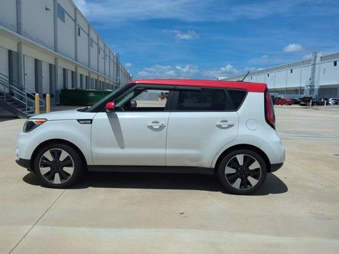 Used 2017 Kia Soul + w/ Designer's Package FWD image 7