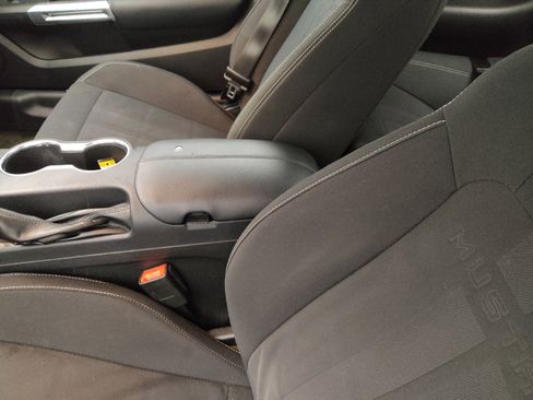 Used 2018 Ford Mustang Coupe image 17