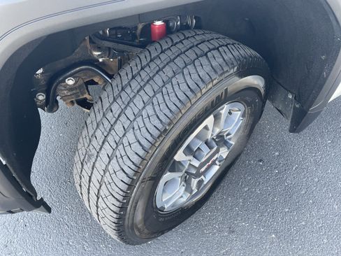 Used 2024 GMC Sierra 3500 SLE w/ SLE Convenience Package image 11