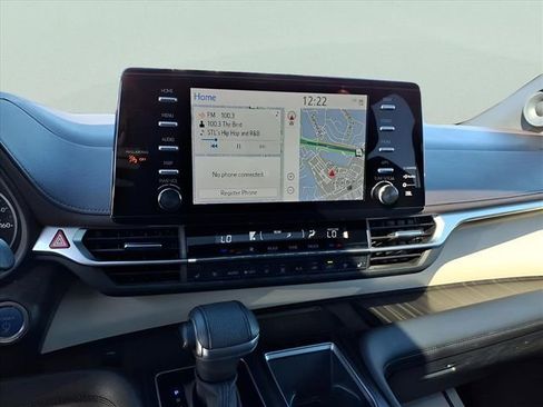 Used 2023 Toyota Sienna Platinum image 10