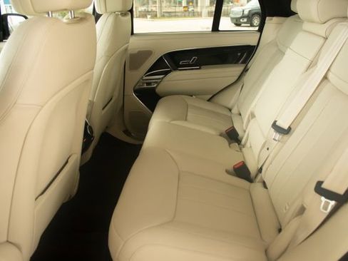 Used 2025 Land Rover Range Rover SE image 32