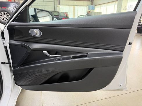 Used 2021 Hyundai Elantra SEL FWD image 16