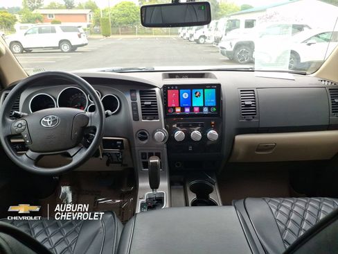 Used 2010 Toyota Tundra 4x4 CrewMax image 9