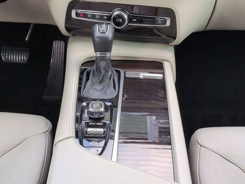 Used 2019 Volvo XC90 T6 Momentum w/ Protection Package AWD/4WD image 19