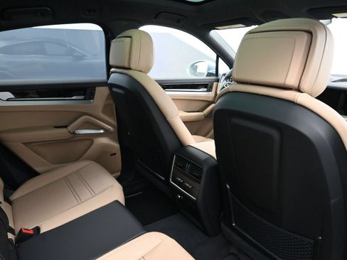 Certified 2026 Porsche Cayenne E-Hybrid Coupe AWD/4WD image 7