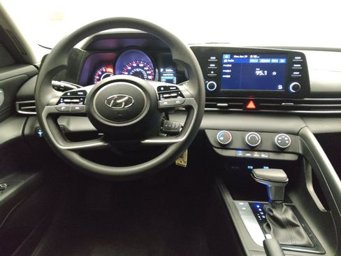 Used 2023 Hyundai Elantra SE w/ Cargo Package FWD image 22