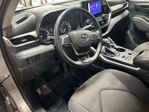 Used 2023 Toyota Highlander LE image 11