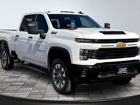 Used 2025 Chevrolet Silverado 2500 Custom w/ Custom Value Package AWD/4WD image 4